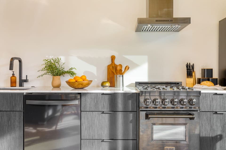 Gas range.