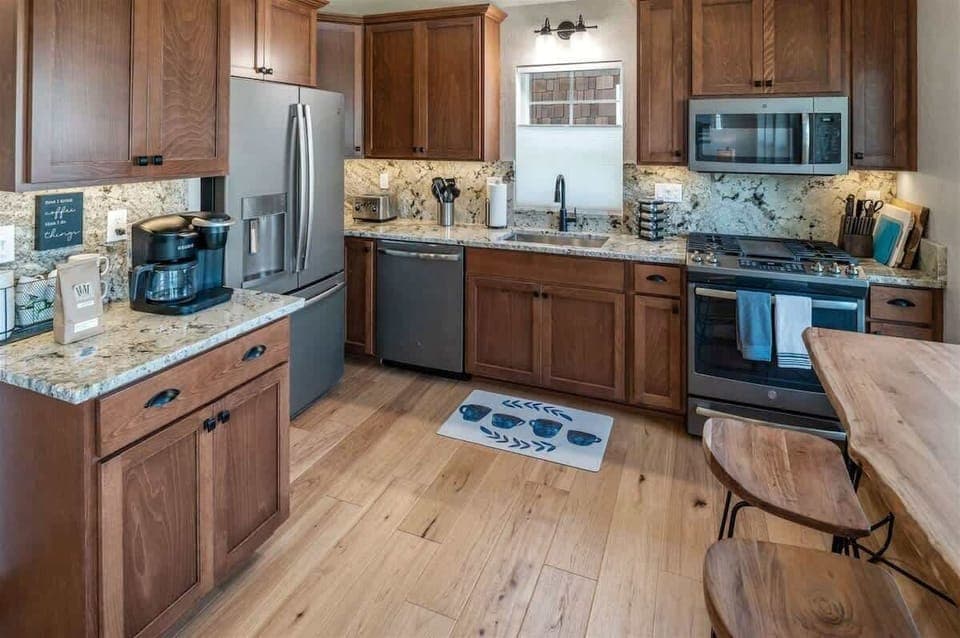 Well appointed cozy kitchen 