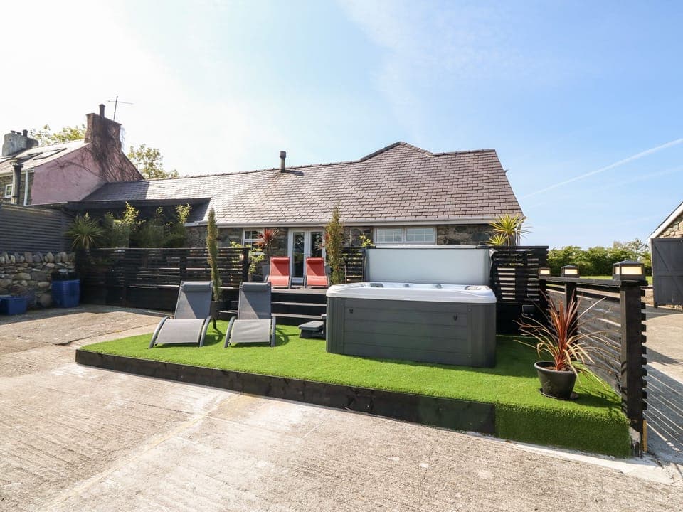 Cottage | Property grounds