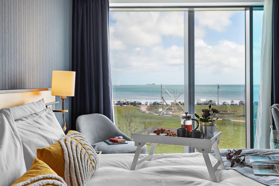 Privilege, Superior Room, 1 Double Bed | Minibar, in-room safe, desk, laptop workspace