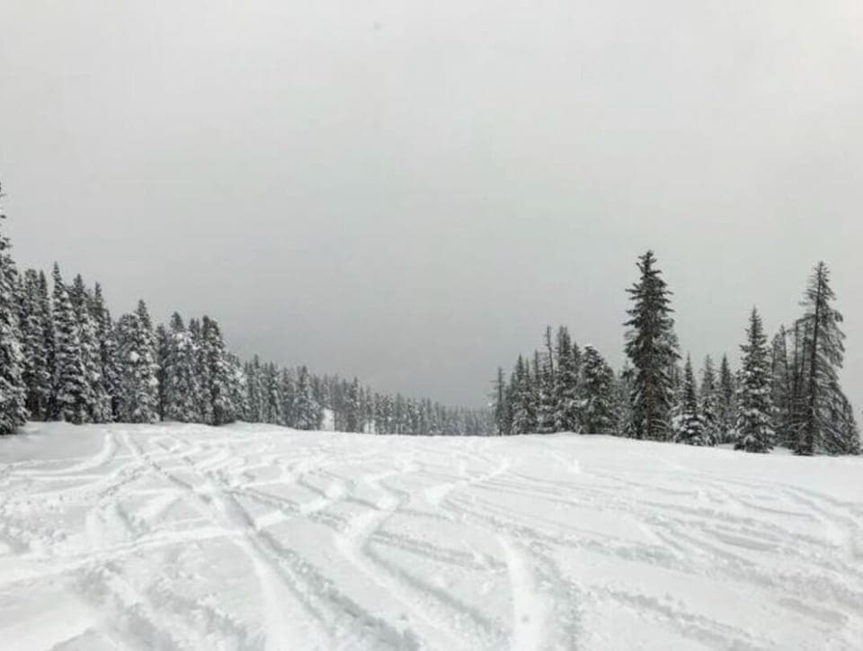 Breckenridge Ski Resort is 35 minutes door to door over Hosier Pass.