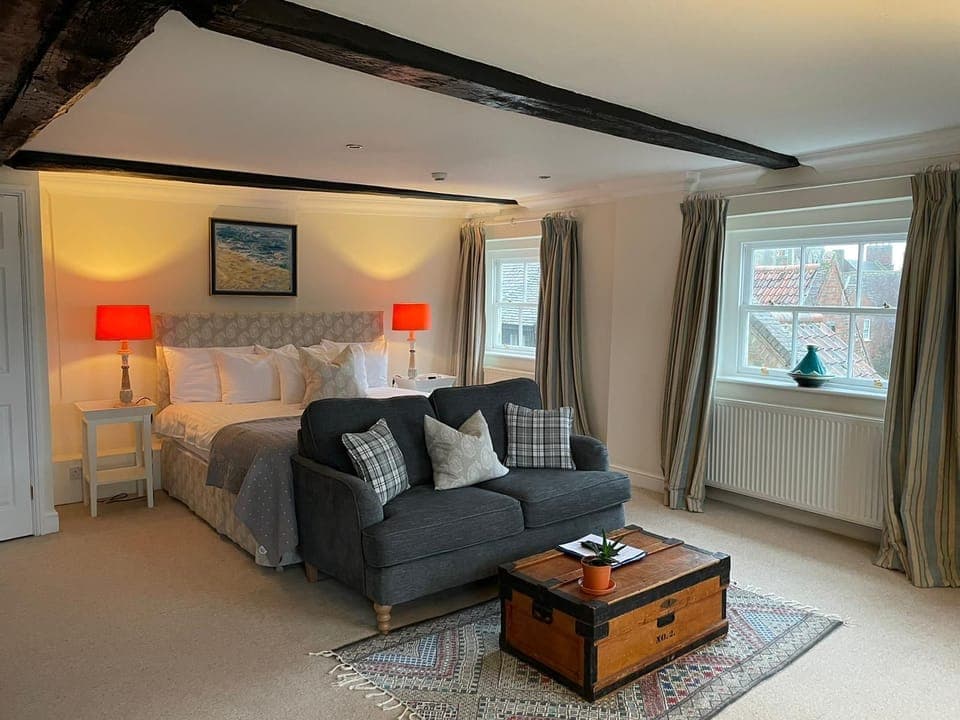 Deluxe Double Room | Iron/ironing board, free WiFi