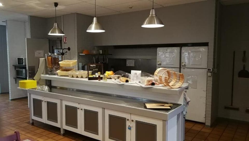 Free daily full breakfast