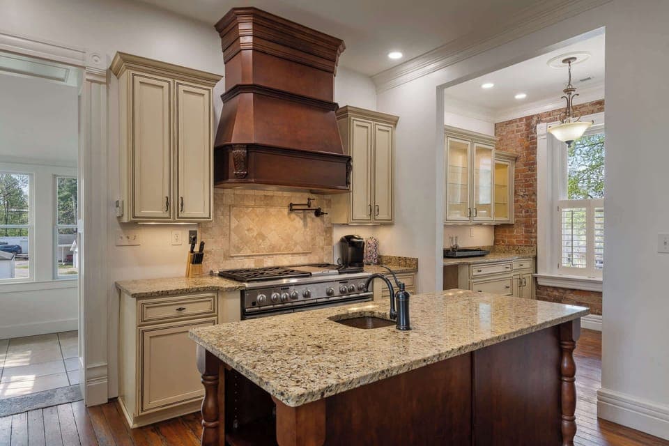 Full kitchen