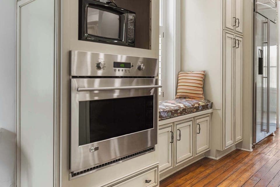 Full kitchen