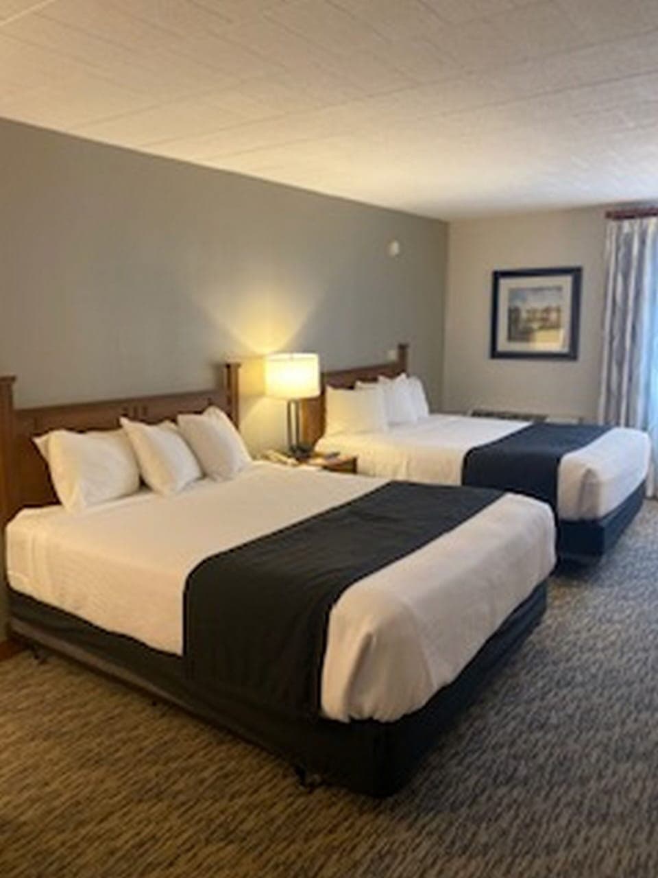 Bed,Furniture,Lamp,Hotel,Home Decor