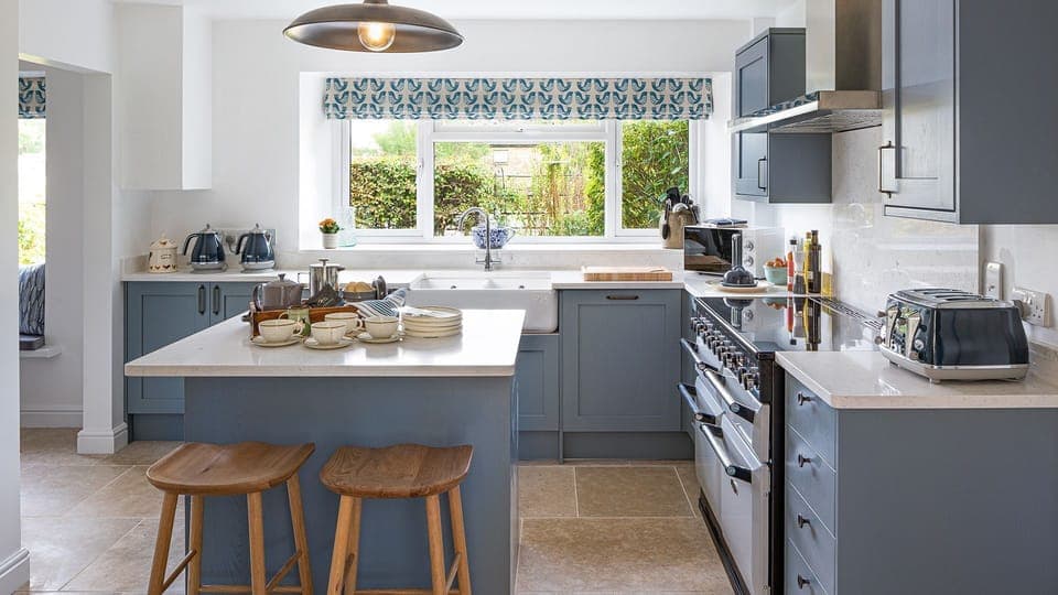 Kitchen, Banbury Hill Farmhouse, Bolthole Retreats