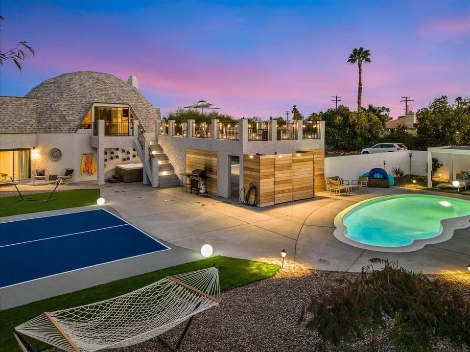 Welcome to Escap'Inn  @TheDome: A Coachella Valley Dome Home. Just a short drive to the Empire Polo Club  and/or bike ride to Indian Wells Tennis Center for the BNP Paribas Open. But we stock so much fun here, some folks just don't venture away!