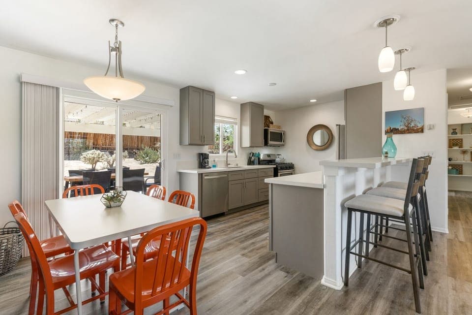 House, 3 Bedrooms | Private kitchen | Fridge, oven, coffee/tea maker