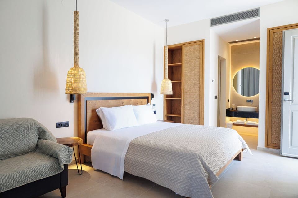 Family Room, Sea View | Premium bedding, minibar, in-room safe, desk