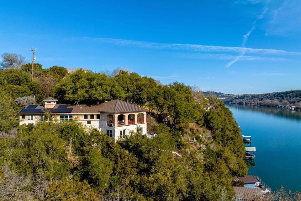 Walker Luxury Vacation Rentals - Stairway to Heaven