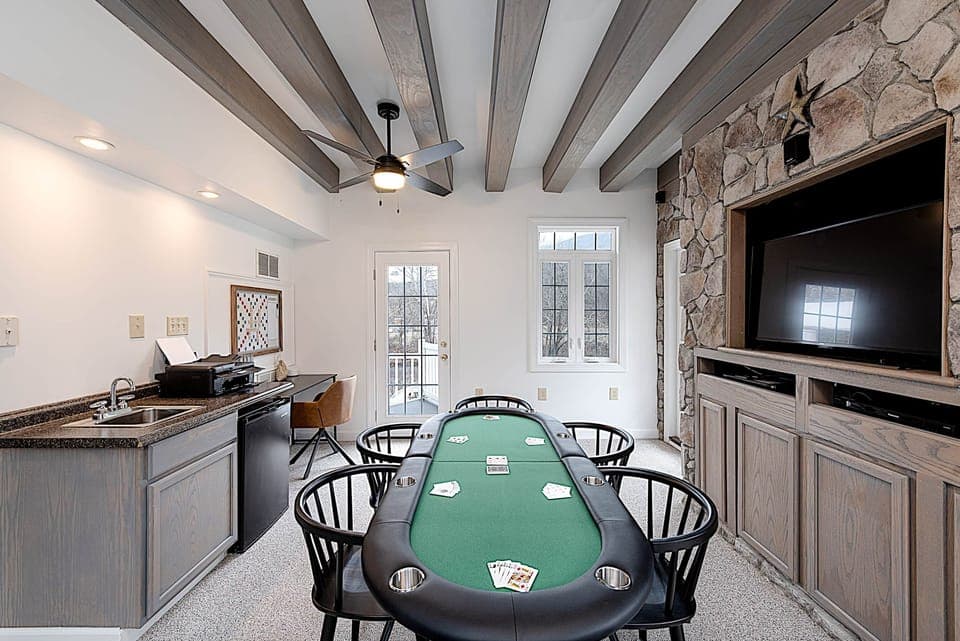 Main Floor Card Poker Table (1)