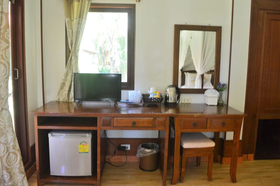 Luxury Villa | Bathroom | Shower, free toiletries, towels