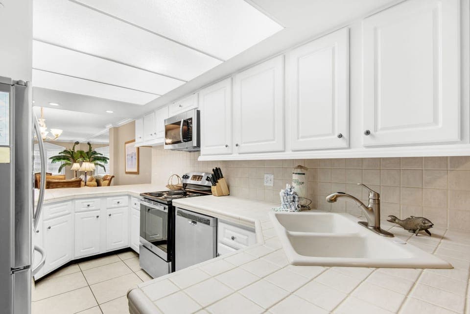 Kitchen with plenty of counter space