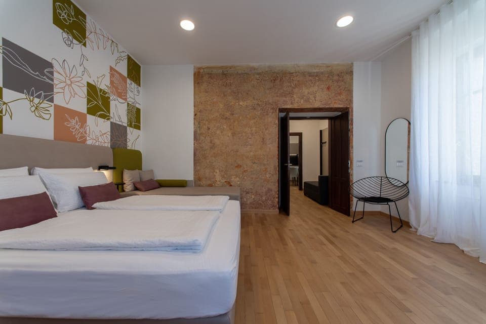 Apartment, 1 Bedroom, Kitchen, Mountain View | Desk, laptop workspace, free WiFi