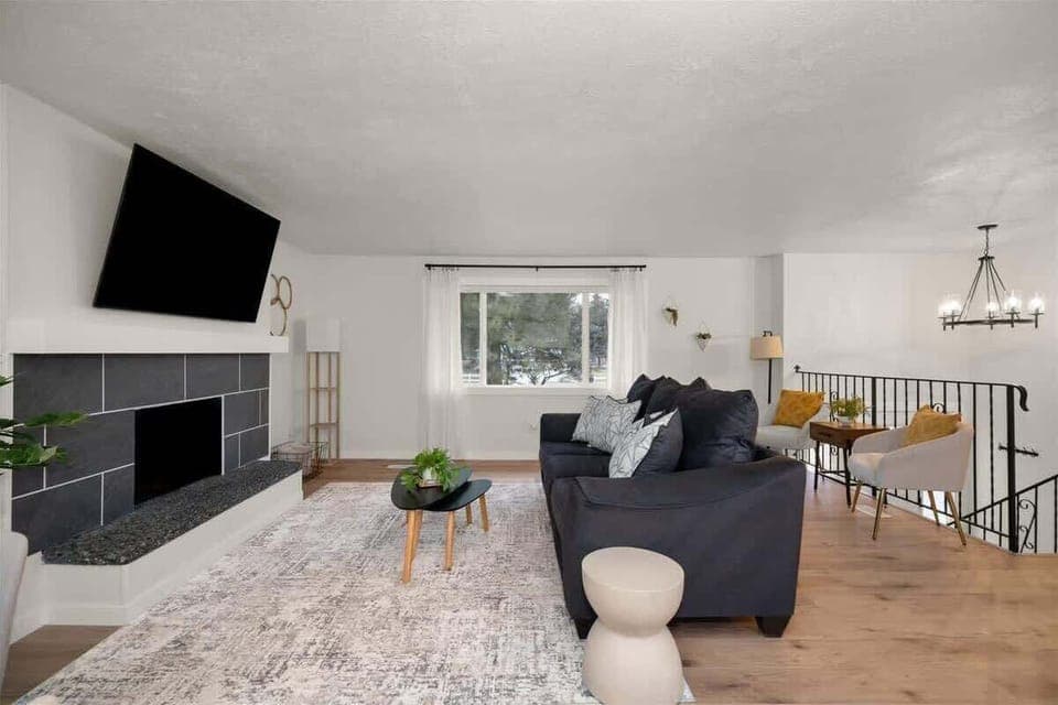 Upstairs Family Room 1