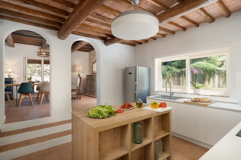 Amenities, Autumn, Dining Room, Living Room, Room Detail, Spring, Summer