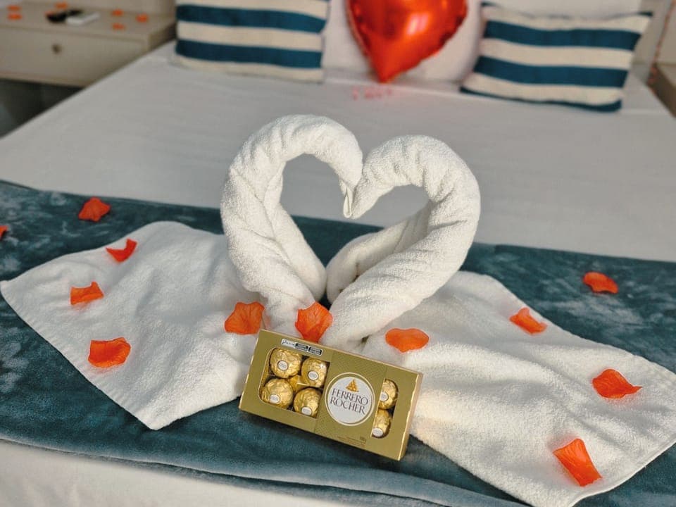 Blackout drapes, free WiFi, bed sheets