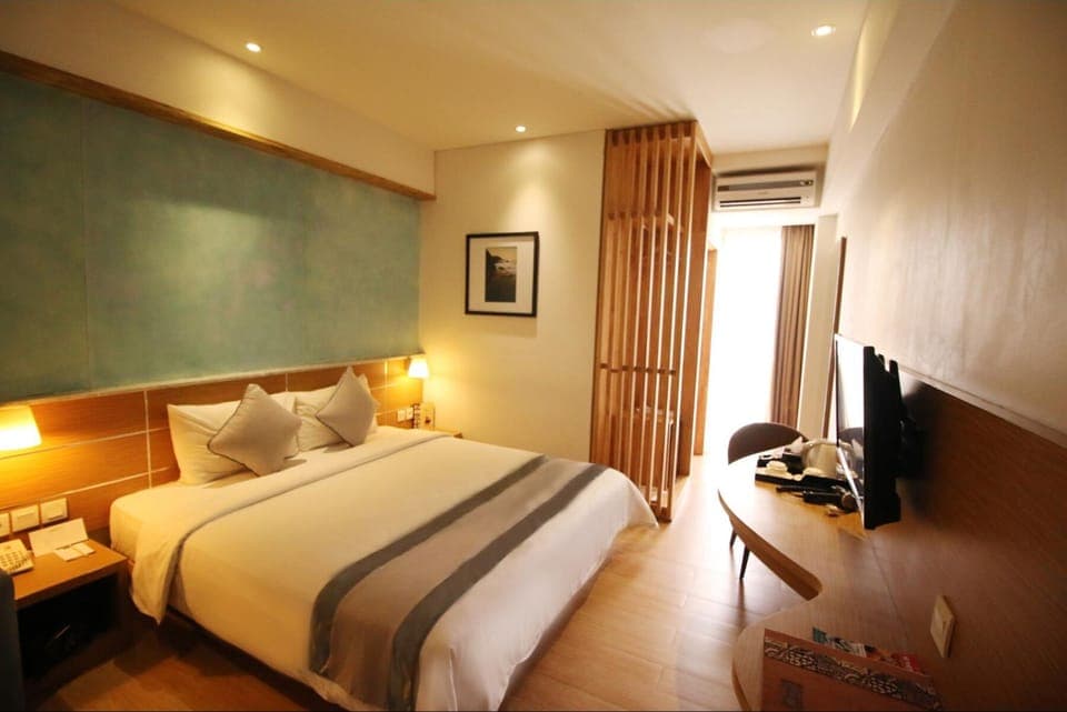 Deluxe Double Room | Desk, laptop workspace, iron/ironing board, free WiFi