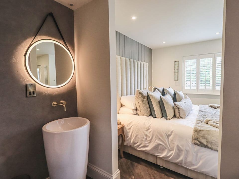 3 bedrooms, individually decorated, individually furnished, free WiFi