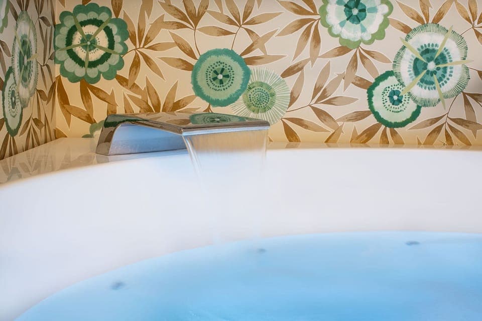 Luxury Suite | Desk, soundproofing, free WiFi