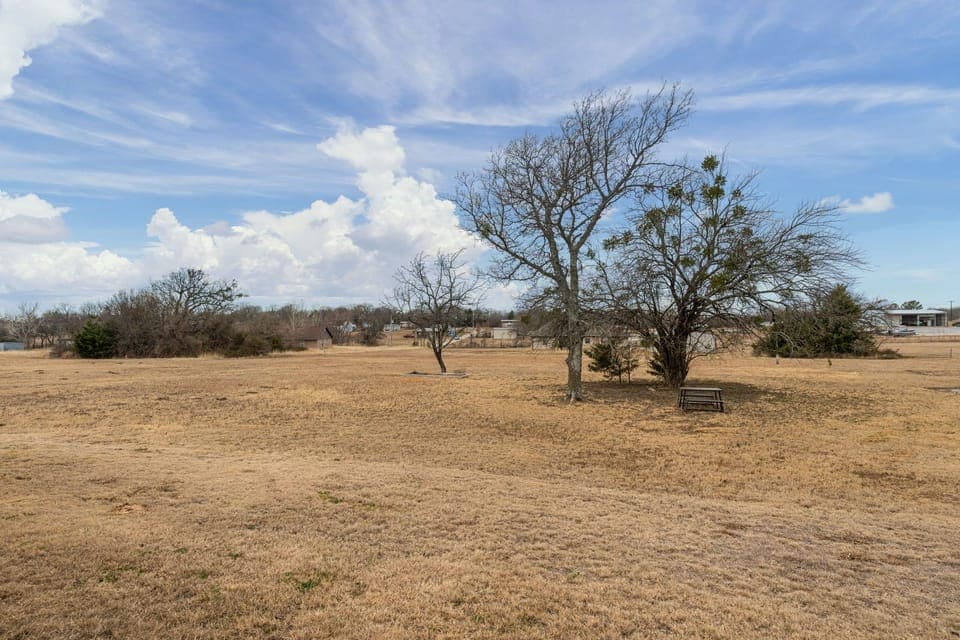 Massive Back Yard for Outdoor Fun & Family Activities