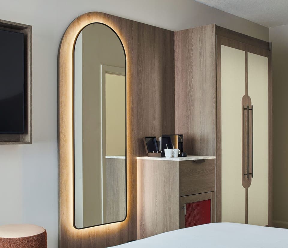 Executive King Room | Hypo-allergenic bedding, desk, laptop workspace, iron/ironing board