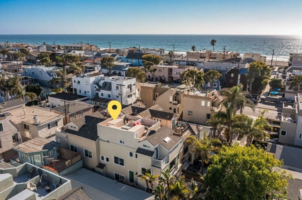 Welcome to The Paradise Combo on Ostend Ct! Nestled between the beach and bay!