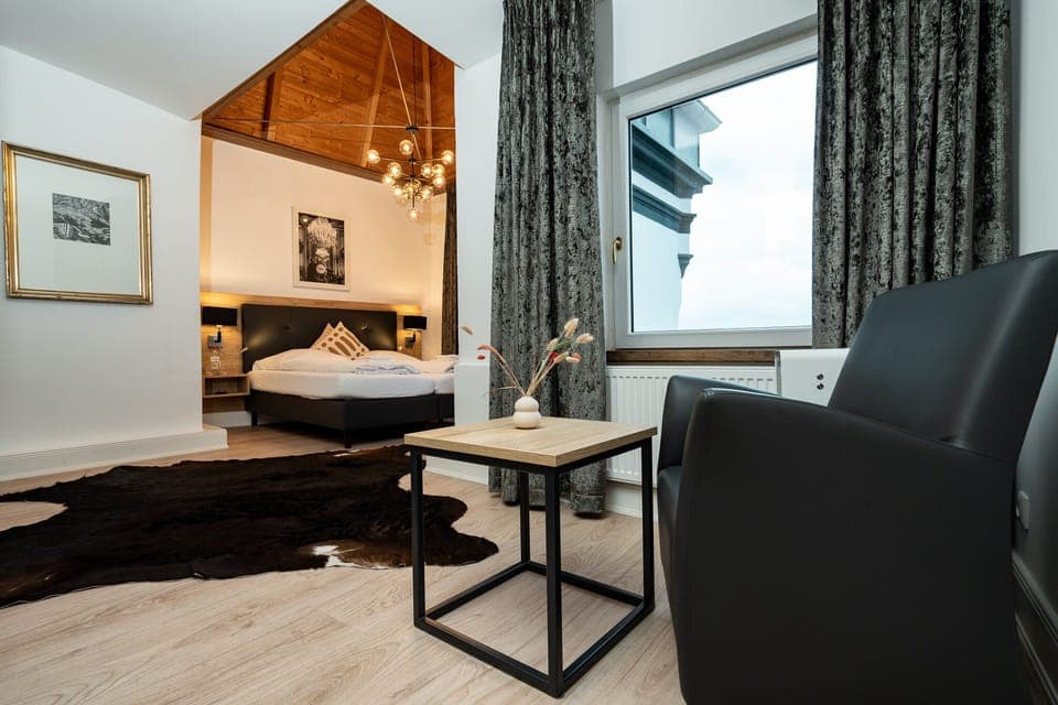 Deluxe Studio Suite | Free WiFi, bed sheets