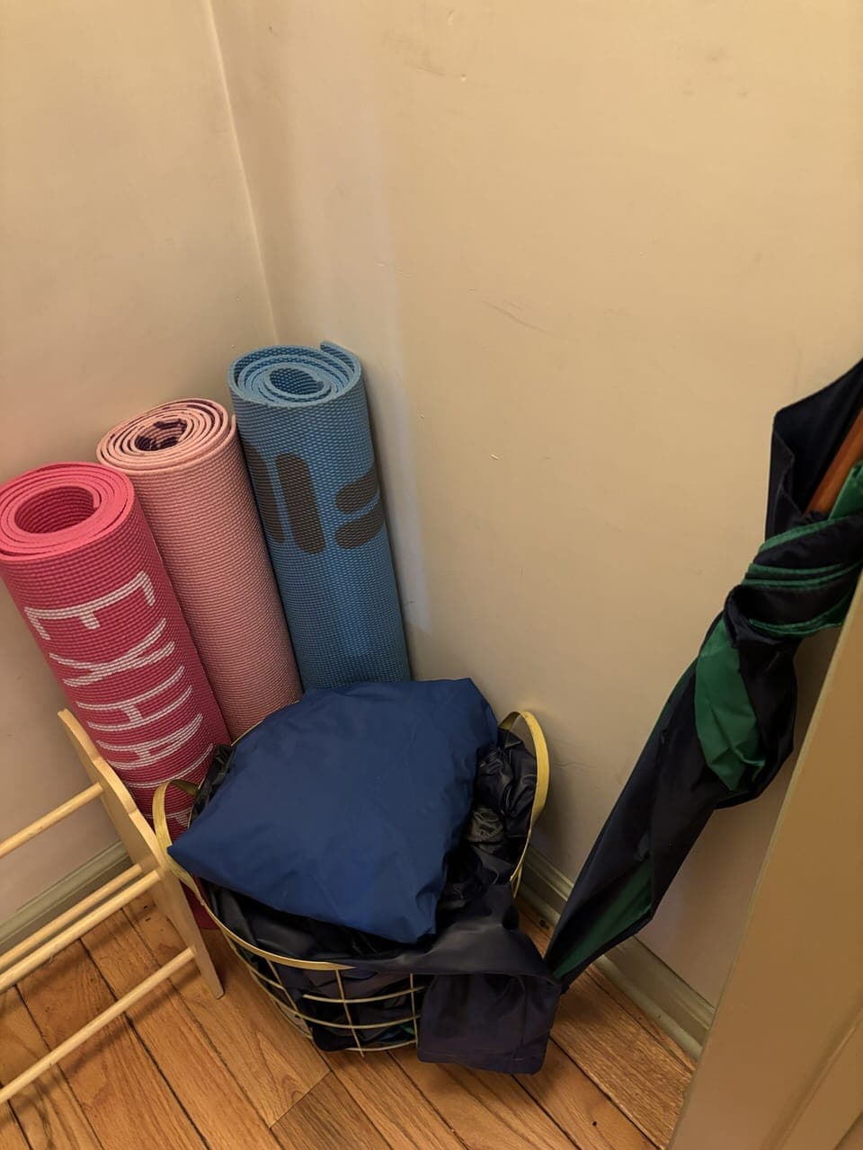Yoga mats and umbrellas for guests