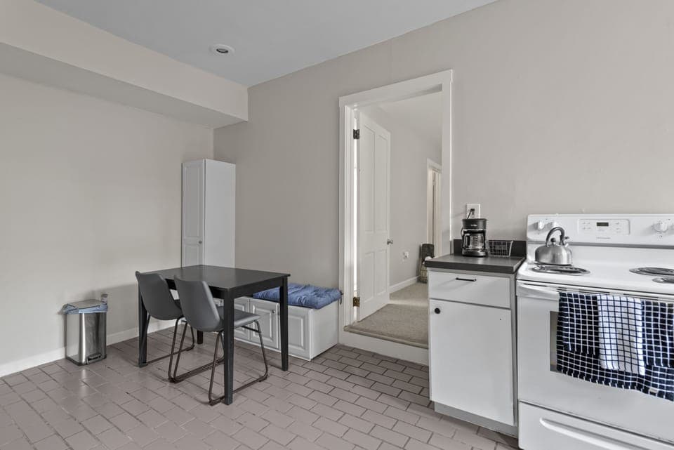 Eat-in Dining area 