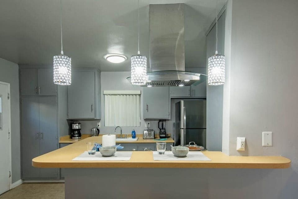 Breakfast Nook, with kitchen view.