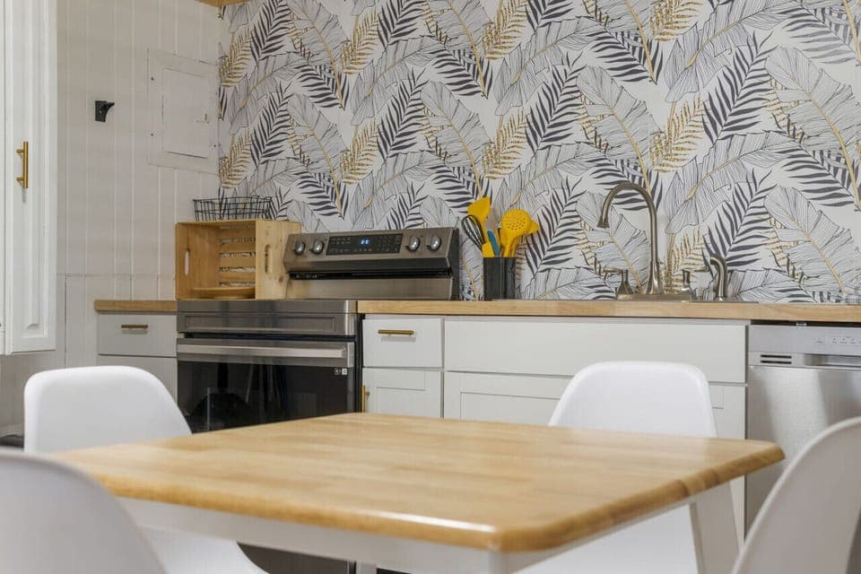 Eat-in Kitchen