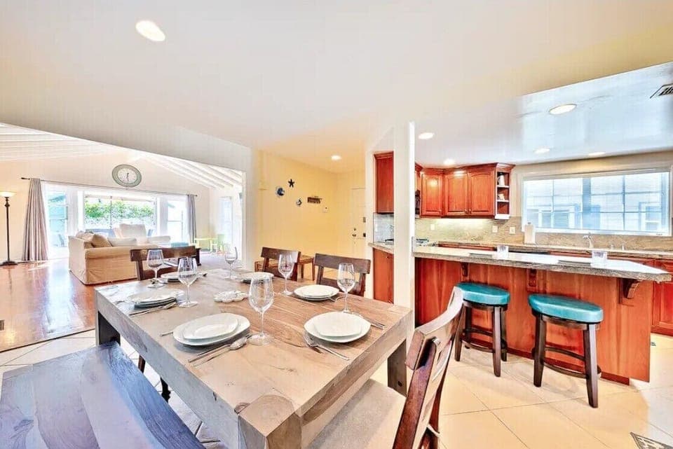 Dining Area off Kitchen.