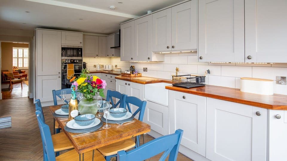 Kitchen and Dining Area, Trinity Cottage, Bolthole Retreats