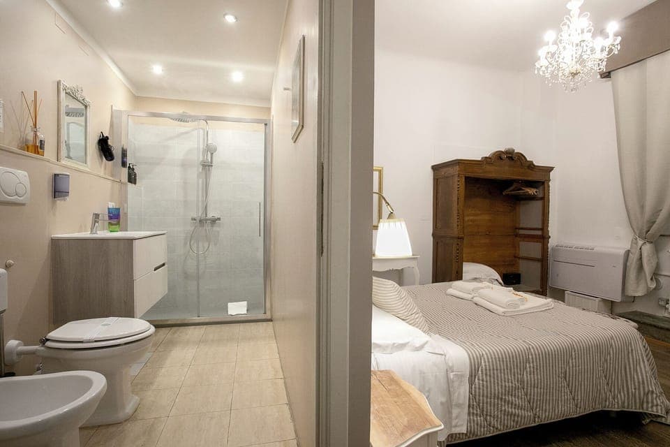 Standard Triple Room | Bathroom | Hair dryer, bidet, towels, soap