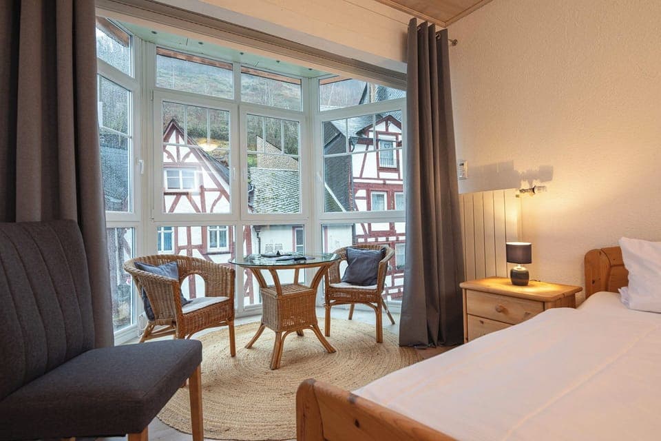 Deluxe Double Room | Free WiFi, bed sheets