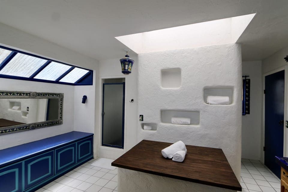 En Suite Full Bathroom of Primary Bedroom 