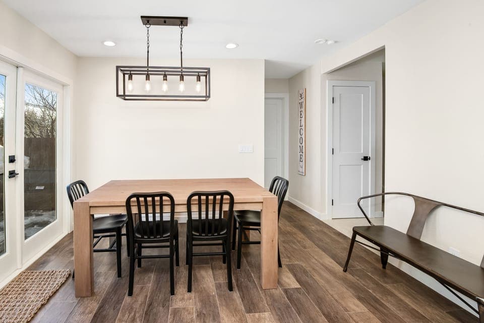 Dining Area (1st Floor)