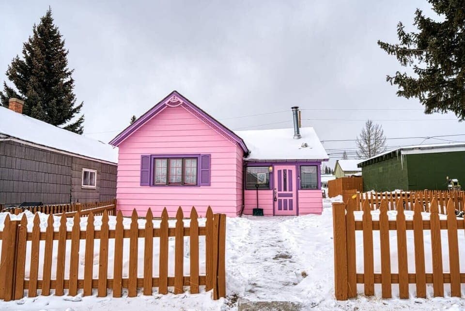 【Pink Victorian】 Downtown Leadville block, two blocks off Harrison Ave.