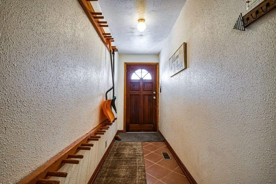 Entrance & Hallway