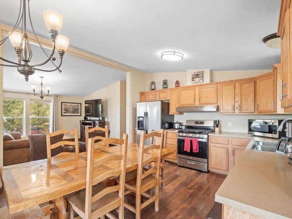 dining room/kitchen