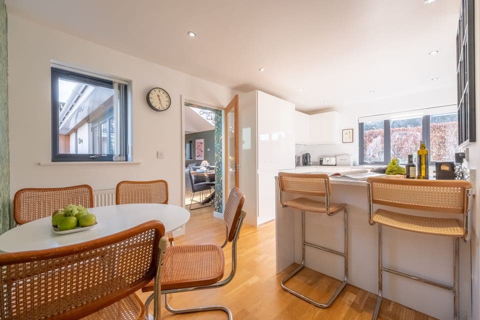 Ground floor: Kitchen/ diner with breakfast bar