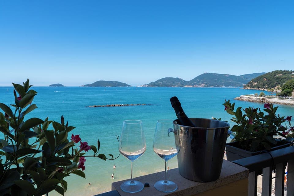 Superior Double Room, 1 King Bed, Sea View | Terrace/patio