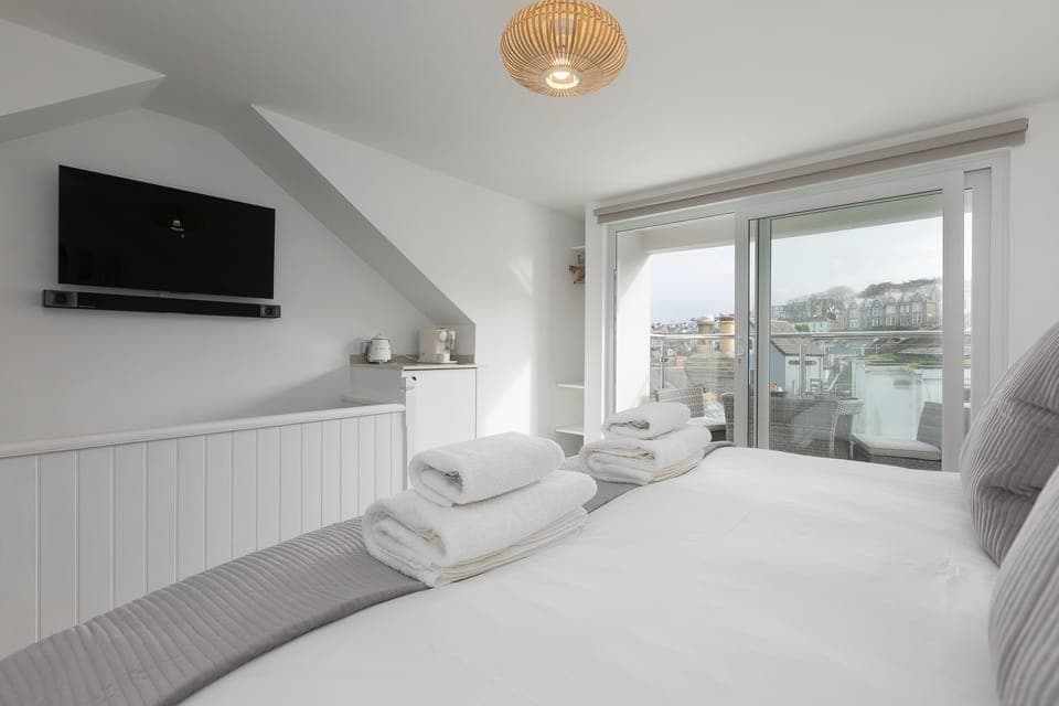 3 bedrooms, individually decorated, individually furnished, free WiFi