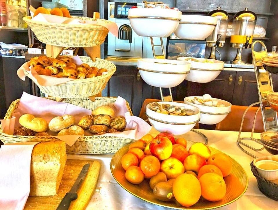 Free daily continental breakfast