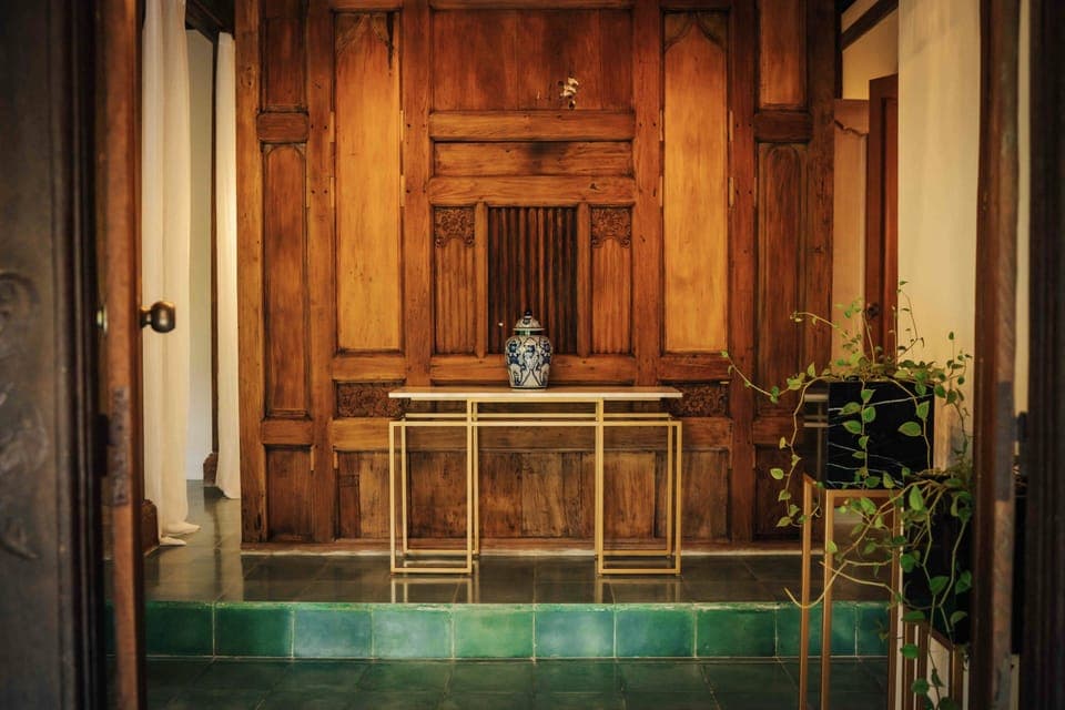 Couples treatment rooms, hot tub, body treatments, hot stone massages