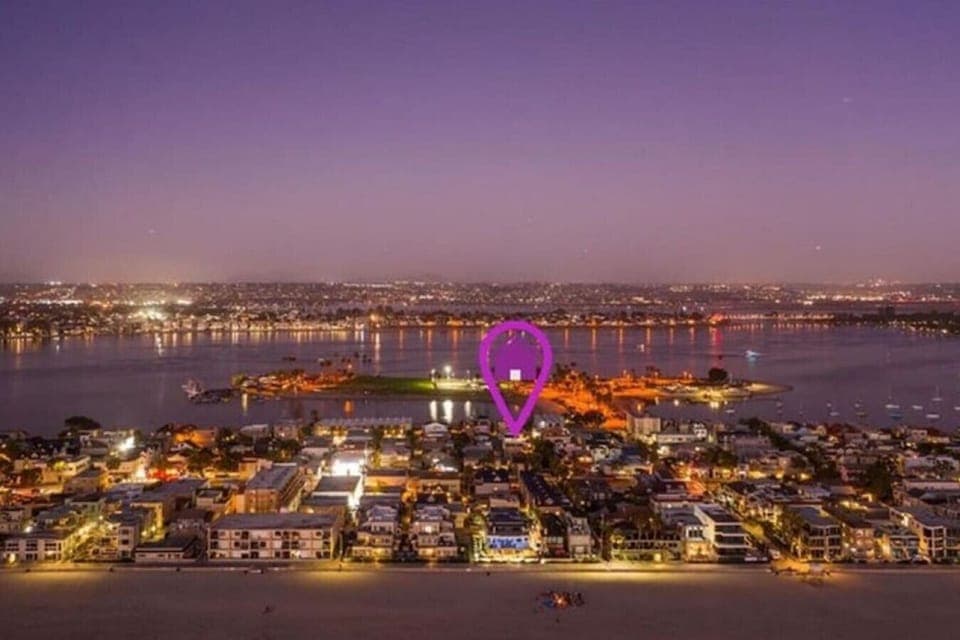 At night, location between Mission Bay and Mission Beach