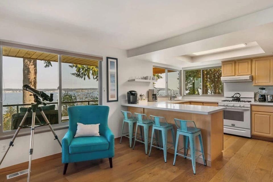 Be sure to take advantage of the telescope, aimed directly at Puget Sound for the best views of local wildlife. Maybe you’ll catch a glimpse of a breaching whale! And you'll undoubtedly catch sight of an eagle in a nearby tree.