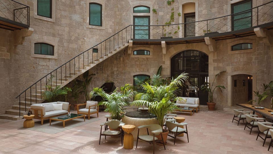 Couples treatment rooms, body treatments, hot stone massages